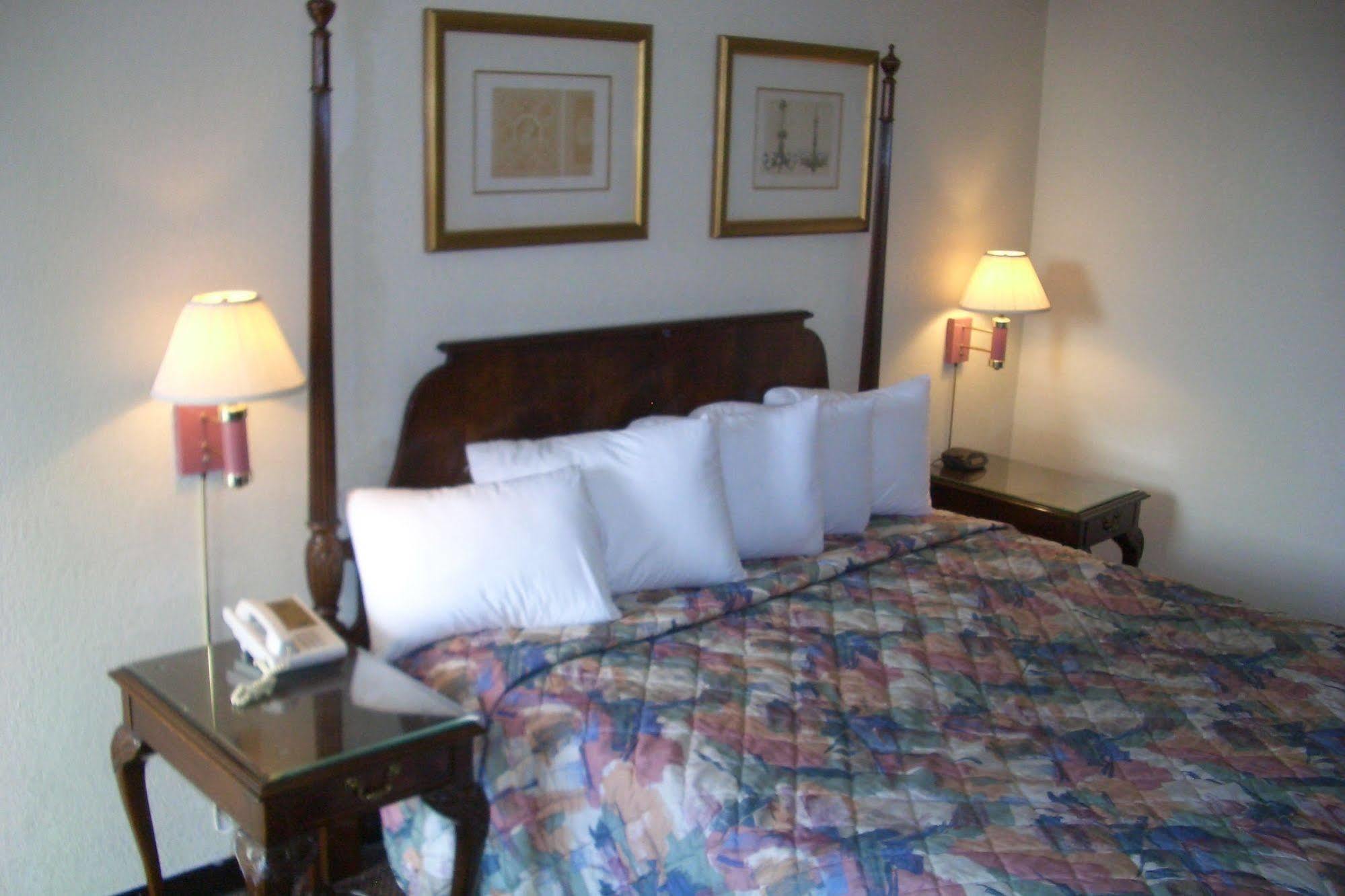 Regency Inn Of Naperville Zewnętrze zdjęcie